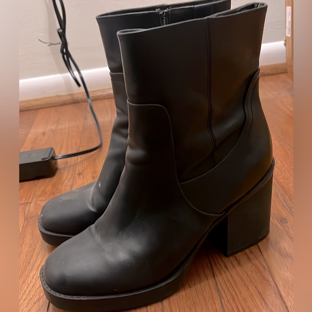 Black heel boots. Cute for the winter time. Lightly used and comfortable